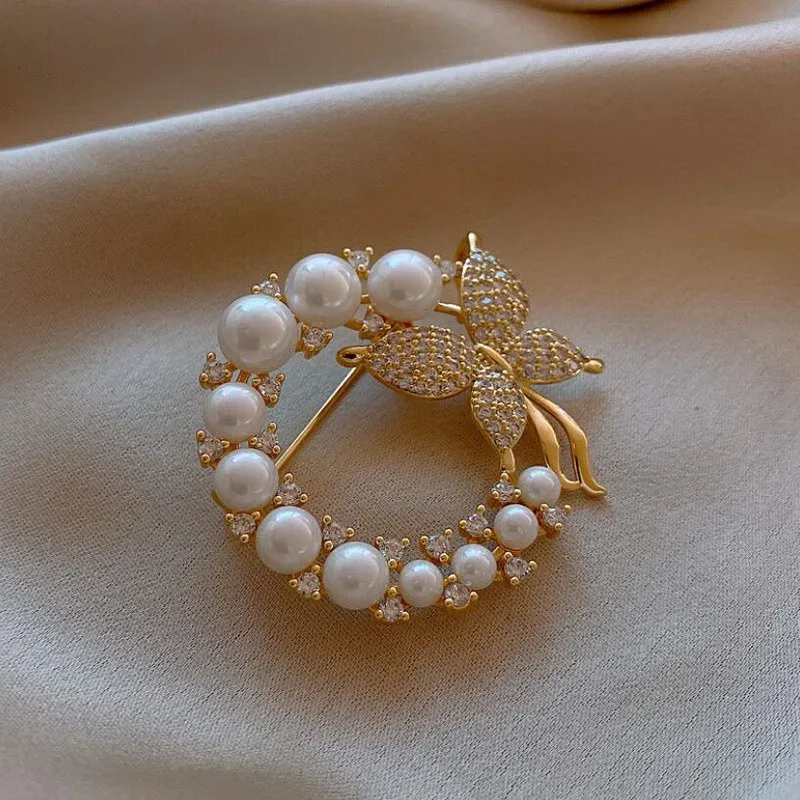 Exquisite Imitation Pearl Rhinestone Wreath Butterfly Brooch For Women Trend Elegant Circle Leaf Brooch Pins Party Wedding Gifts