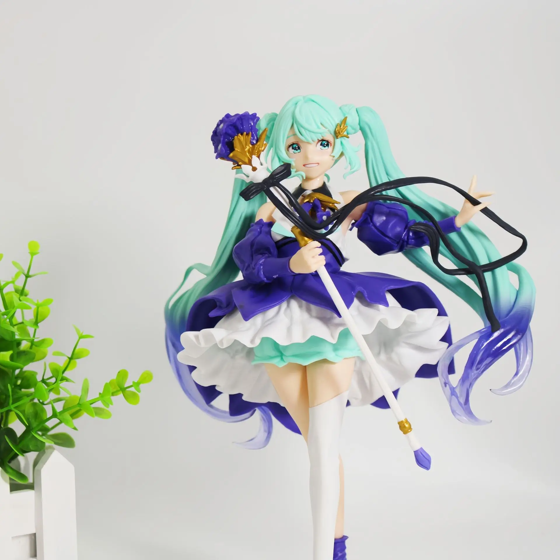 Figura de Anime Hatsune Miku de 19 cm, Cenicienta, Cuento de Hadas, País de las Maravillas, 2026, un Regalo para Niñas, un Adorno de Modelo de Anime.