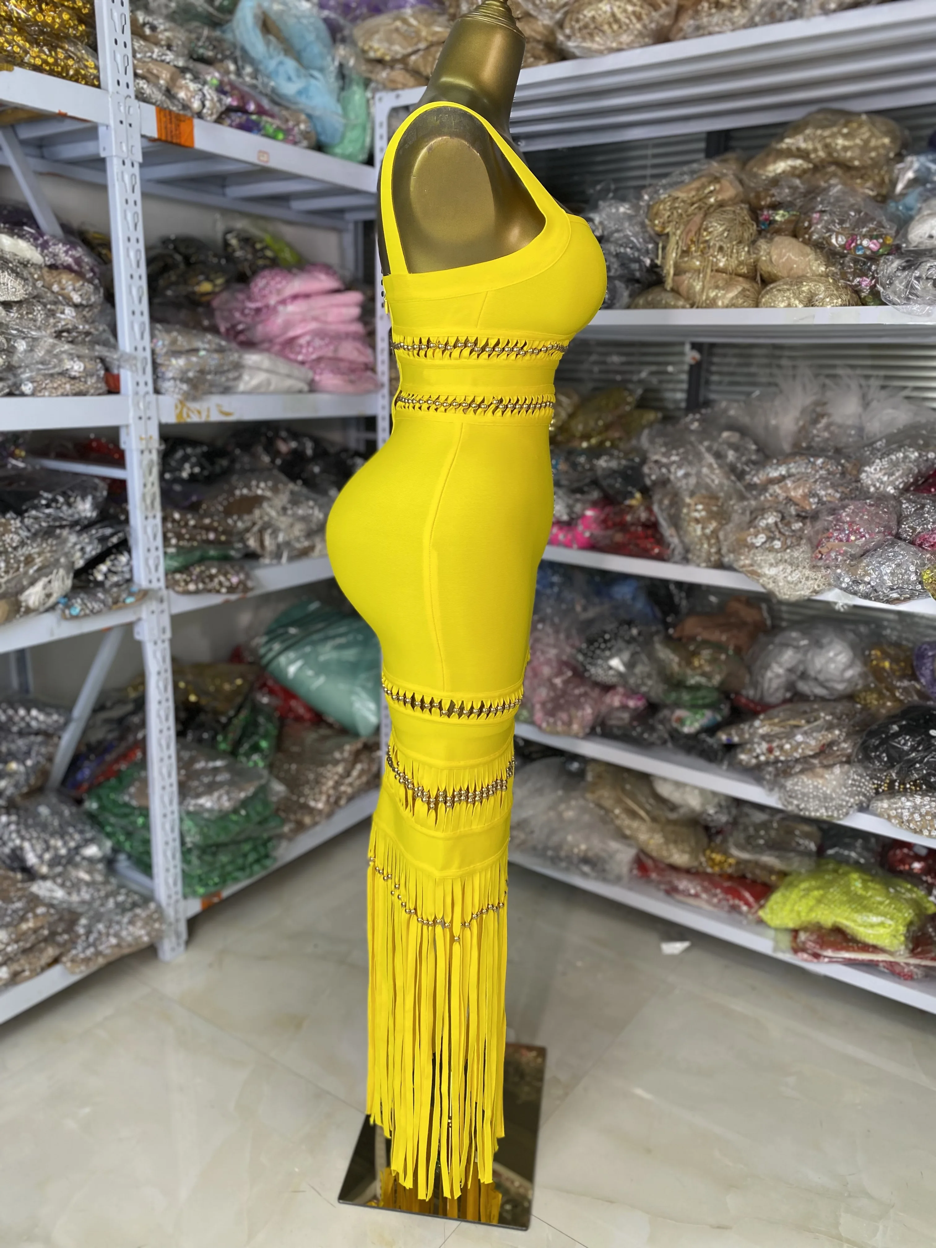 2025, neues gelbes Verbandkleid für Damen, Tank-Top, quadratischer Kragen, Ausschnitt, Quaste, lang, elastisch, Promi-Abend, Club, Party, Gala-Kleider