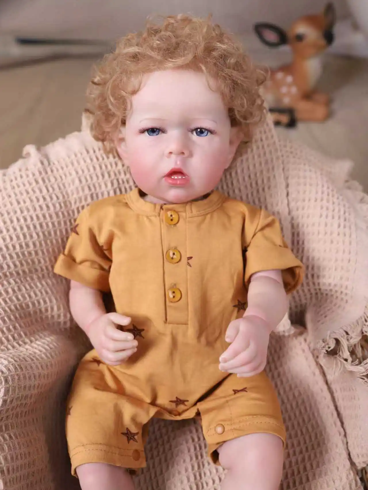 

A 55cm-long fully enamel doll that can be washed and reused, perfect for soothing and entertaining babies. It's a realistic baby