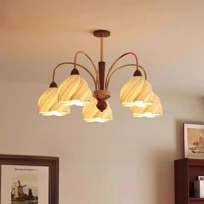 

Французский дизайнер гостиной, ретро люстра атмосфера столовой светло-кремовая юбка атмосфера