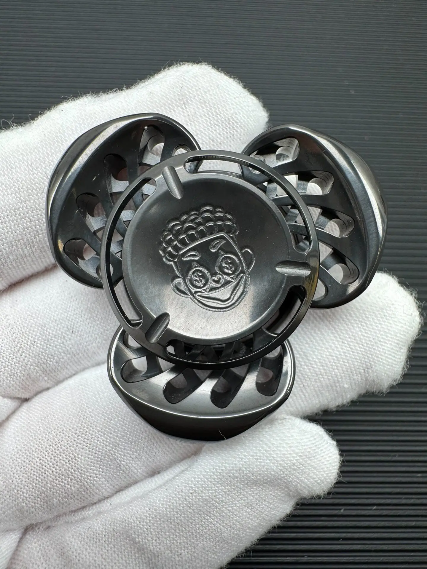 Used Zacl edc Fingertip Gyro, Small Turbo Mini Gyro Decompression Toy