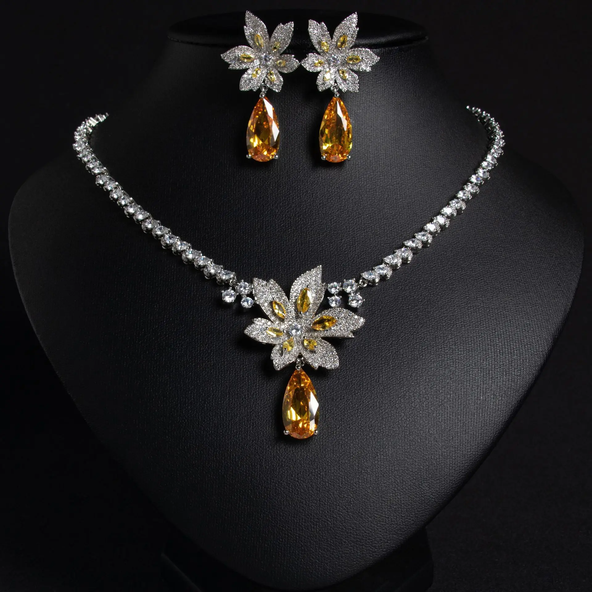

2025 Women's New Zircon Flower Drop Earrings Necklace Set