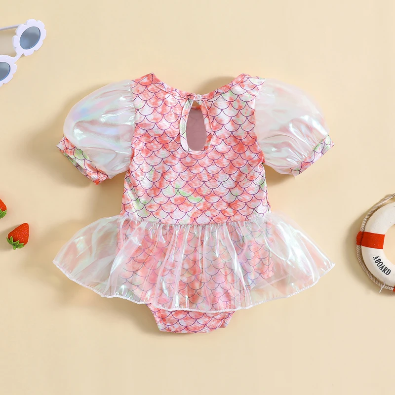 Traje de baño de sirena para niños con mangas con volantes y estampado de escamas de pescado brillantes y diseño de mono juguetón: perfecto para el verano