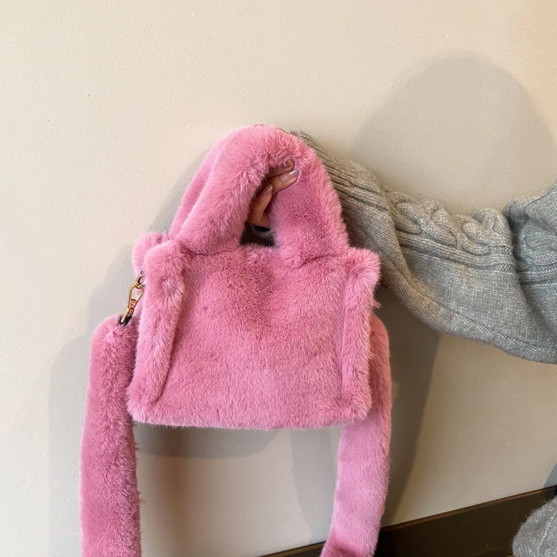 

Women's Fluffy Crossbody Bag - Solid Color (Black/Pink/Beige) Soft Faux Fur Handbag for Autumn & Winter Stylish Looks Plush