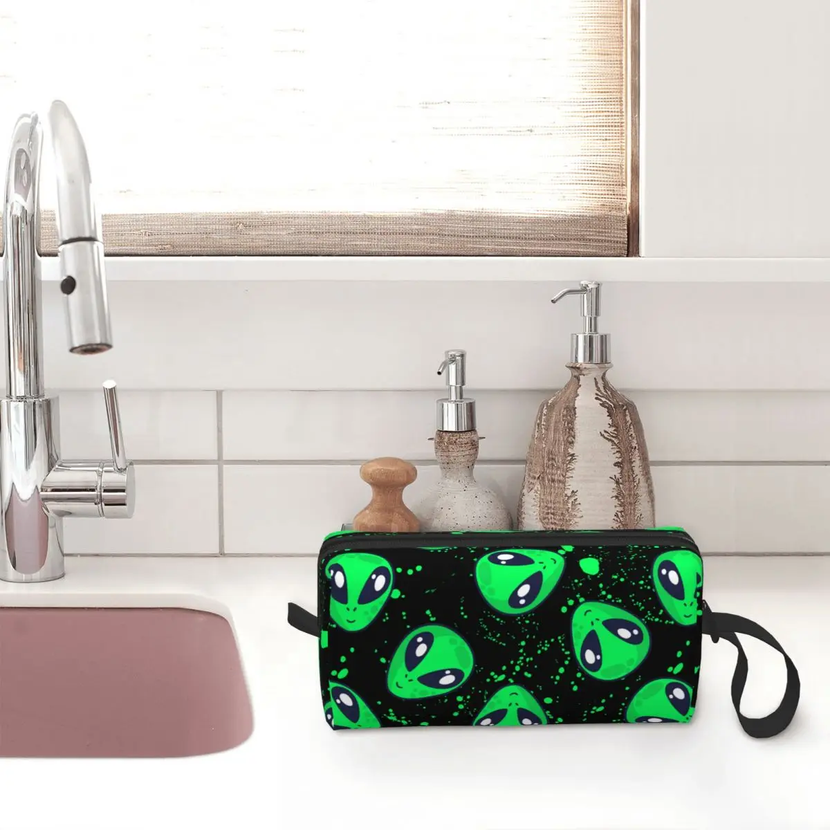 Green Alien Cosmetic Bag for Women Makeup Bags Aliens Travel Waterproof Toiletry Bag Organizer Storage Bag