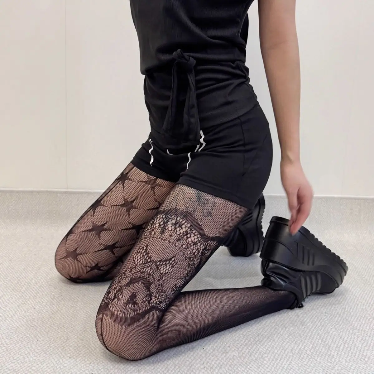 مثير شبكة منقوشة جوارب شبكية الجوف خارج AB تصميم المرأة الجوارب الخماسية نجمة طباعة الشرير سليم الساقين جوارب طويلة من الدانتيل