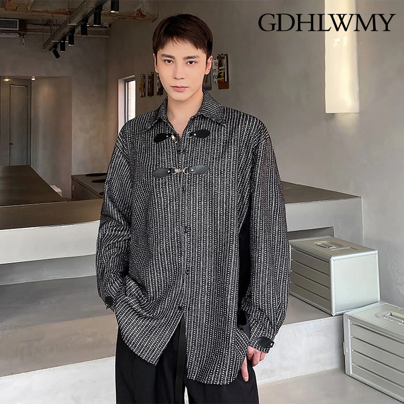 

GDHLWMY Autumn men's metal leather loop design, lapel long sleeved shirt, shiny silk splicing, personalized hairstylist