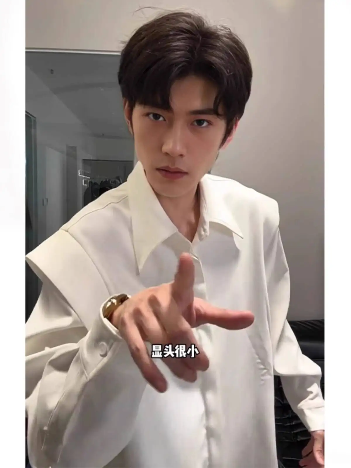 Men's Minimalist Fake Two-Piece Shirt - White Padded Shoulder, High-End Fashion, Korean Style Long-Sleeve, Trendy Designer Top