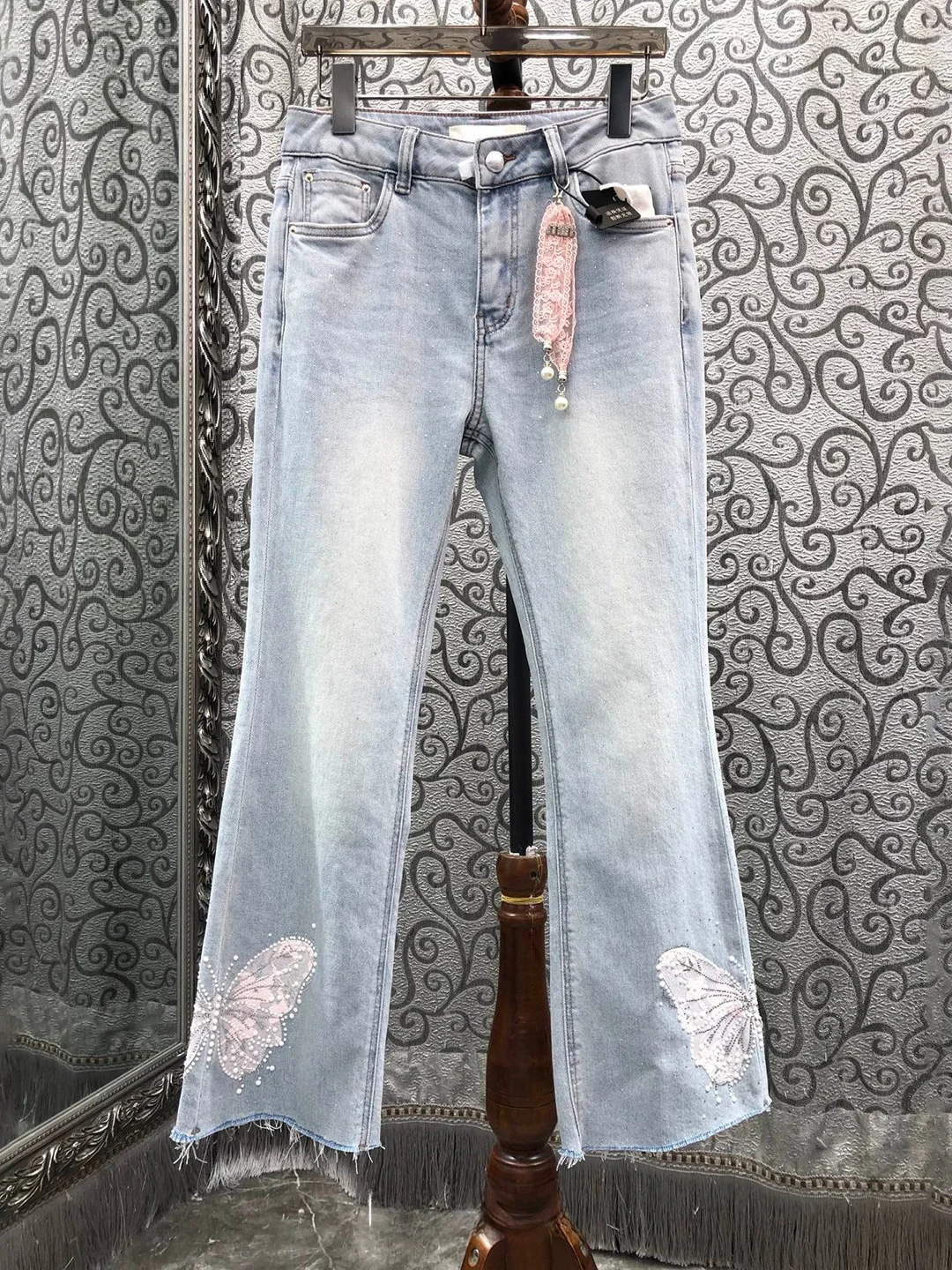 

Milan Small Town Sweet Sister Feng Water Wash Blue Embroidery High Waist Flared Nine Points Jeans E17 Women's Fashion