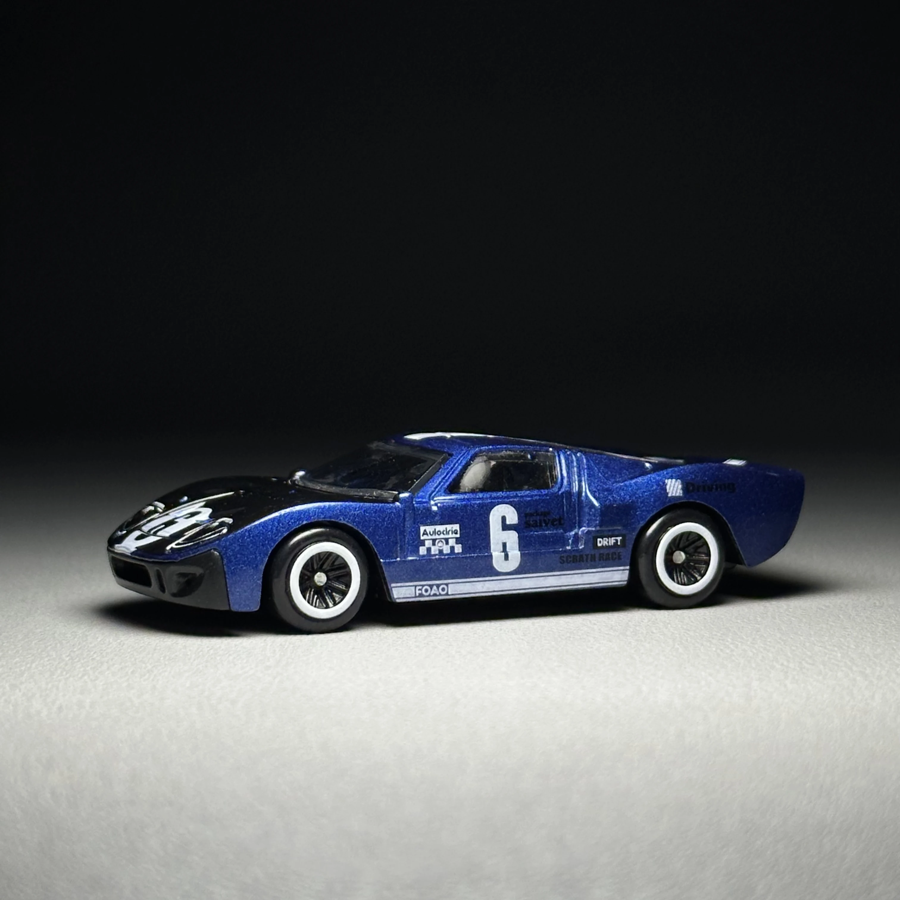 1:64 GT40 Diecast Alloy Car Model Classic Le Mans Racing Vehicle Simulation Toy For Boys Hobby Collection Desktop Display Gifts