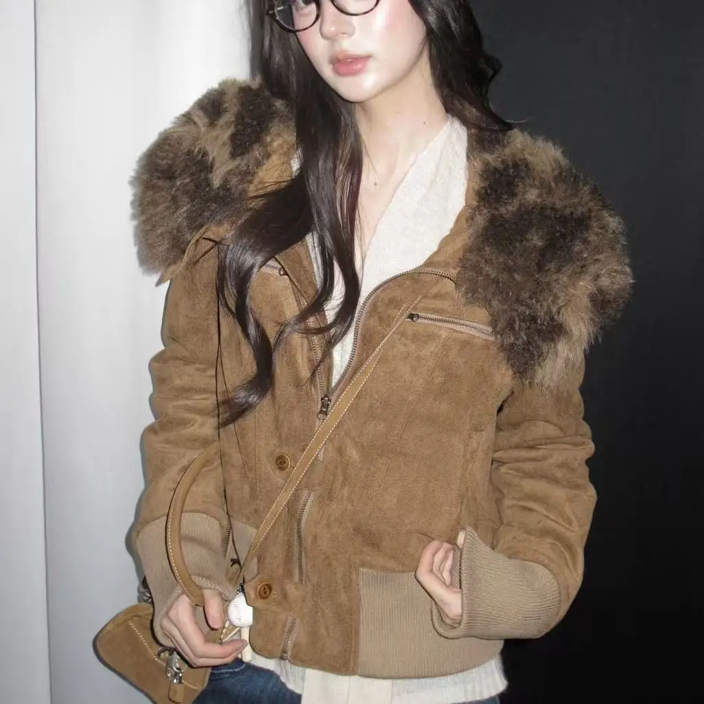 سترة قصيرة بقصة ضيقة مع ياقة كبيرة من الفرو وغطاء للرأس، معطف للخريف والشتاء