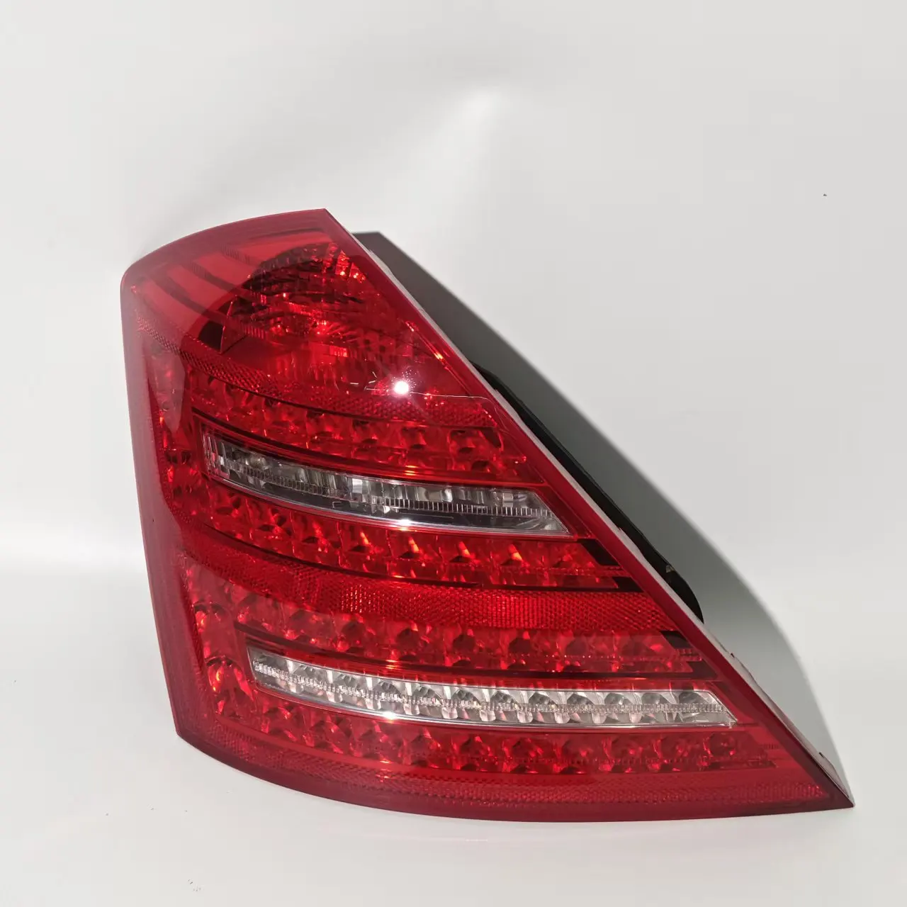 Waterproof Red Clear Lens 12V LED Tail Light for -S-Class W221 2010-2013 Model with Turn Signal