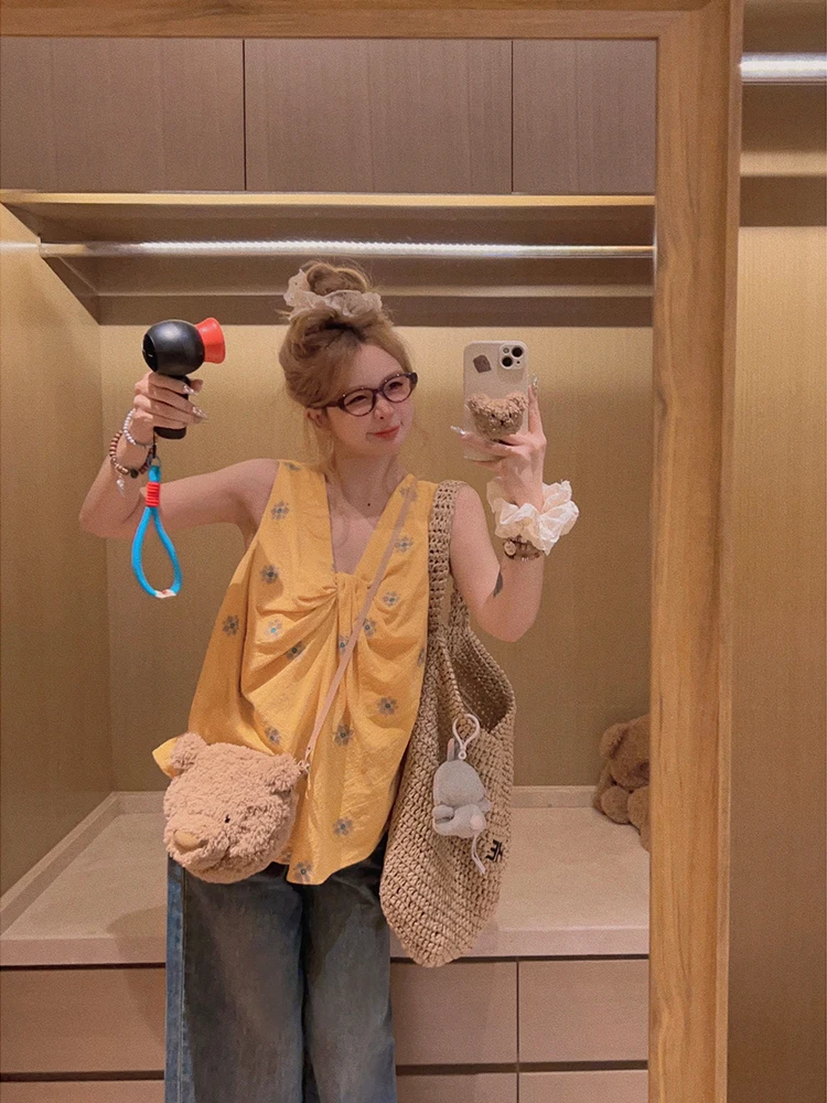 

Yukiss Embroidered V-ne Svel Vest Women's Summer Loose Slimming Faionable Top Korean Sle Belted Outerwear