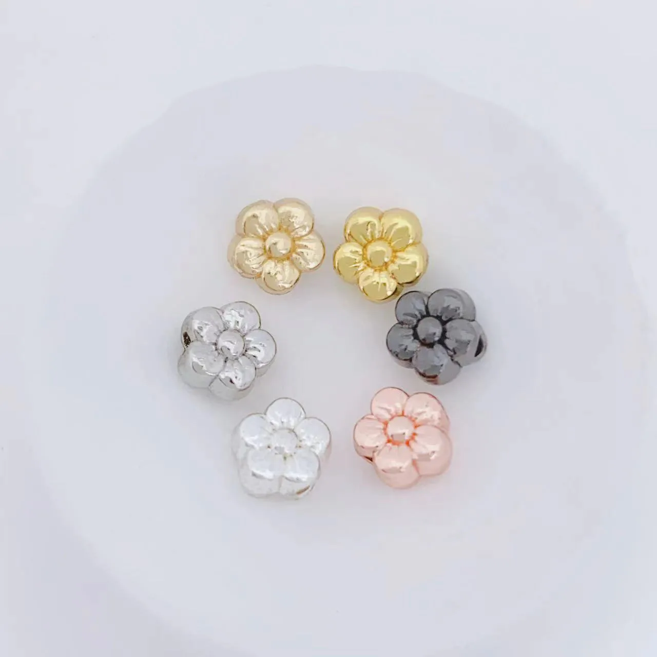 

30 Pieces Copper-plated 18K Gold Flower Beaded and Spacer Beads DIY Bracelet Necklace Jewelry Making Materials and Accessories