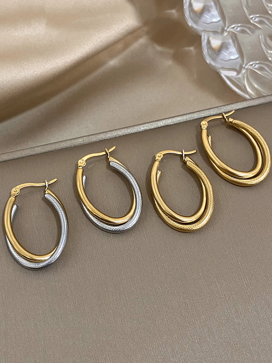 U-förmige Textur-Ohrringe aus Edelstahl für Damen, klassische Mode, minimalistische Creolen, wasserdicht, tägliches Schmuckzubehör – Detail 1