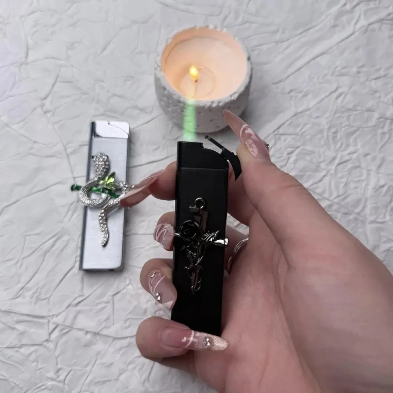 

Fashionable Metal Lighter with Black Rose Design Windproof Green Flame Refillable Butane Lighter Windproof Cigarette Lighter