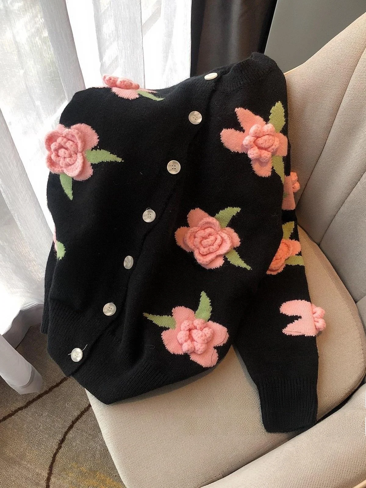 thickened-autumn-winter-cardigan-women's-sweater-college-style-floral-decoration-small-retro-hong-kong-style-coat