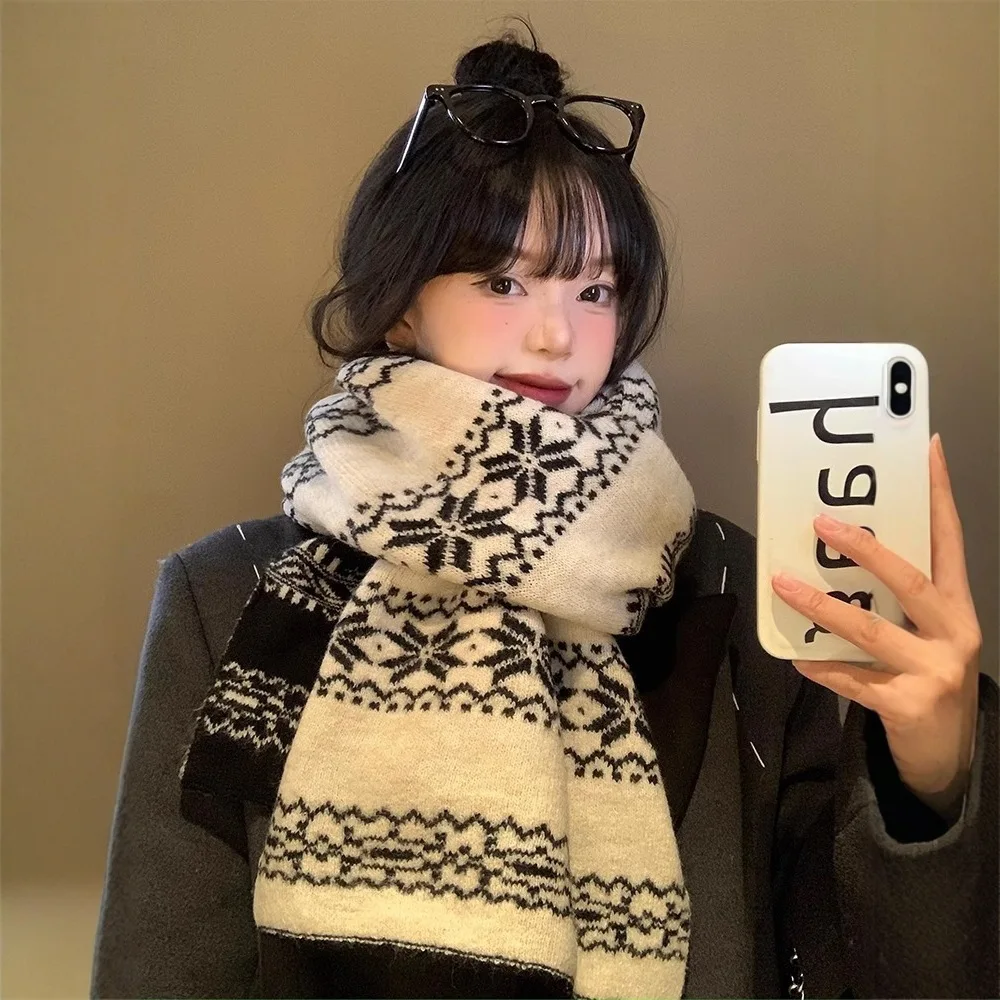 

Новый зимний двусторонний вязаный женский шарф со снежинками 2025 года, толстый, теплый и продвинутый атмосферный, винтажный шеей и шалью