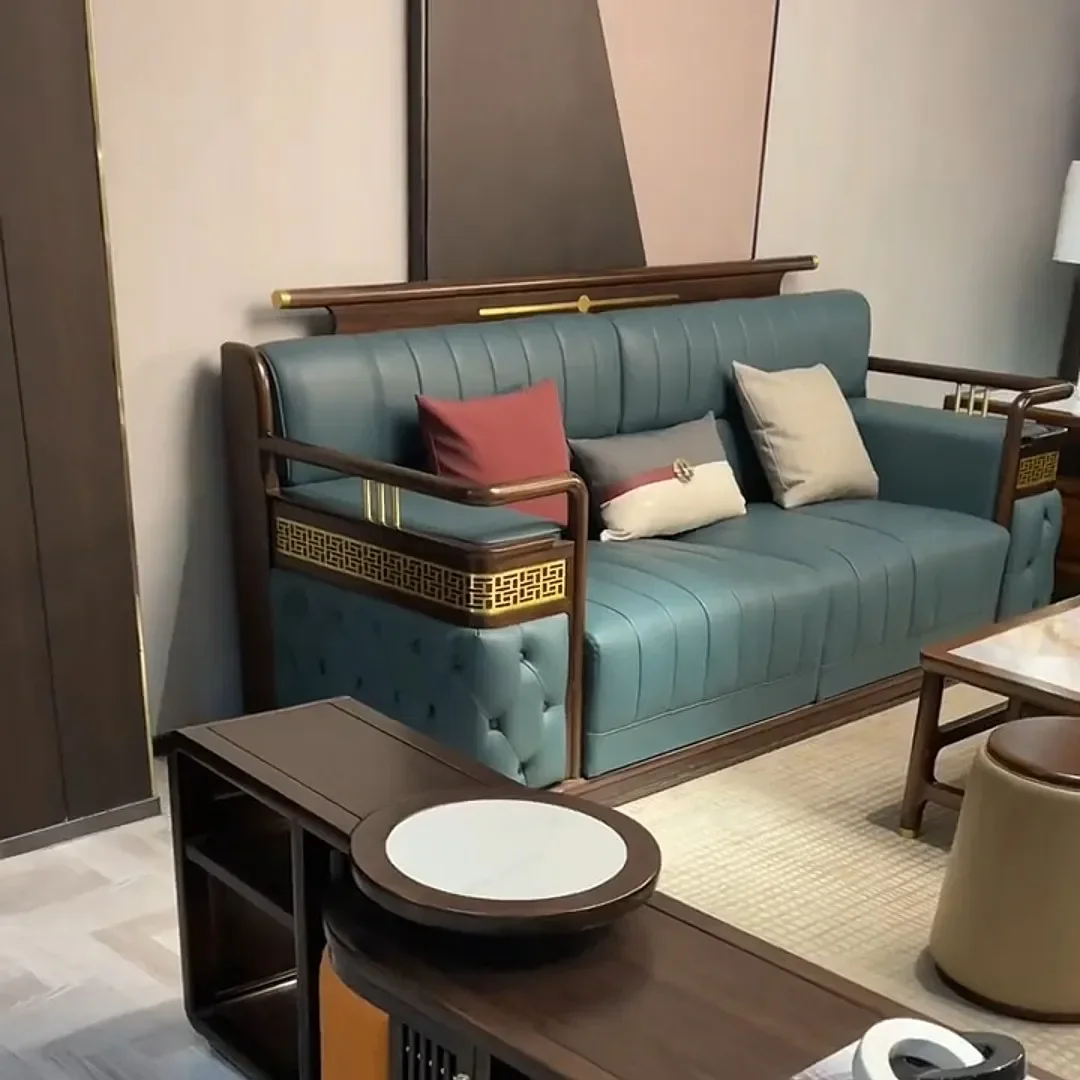 The black gold official hat button-down sofa is a high-end light luxury in the living room