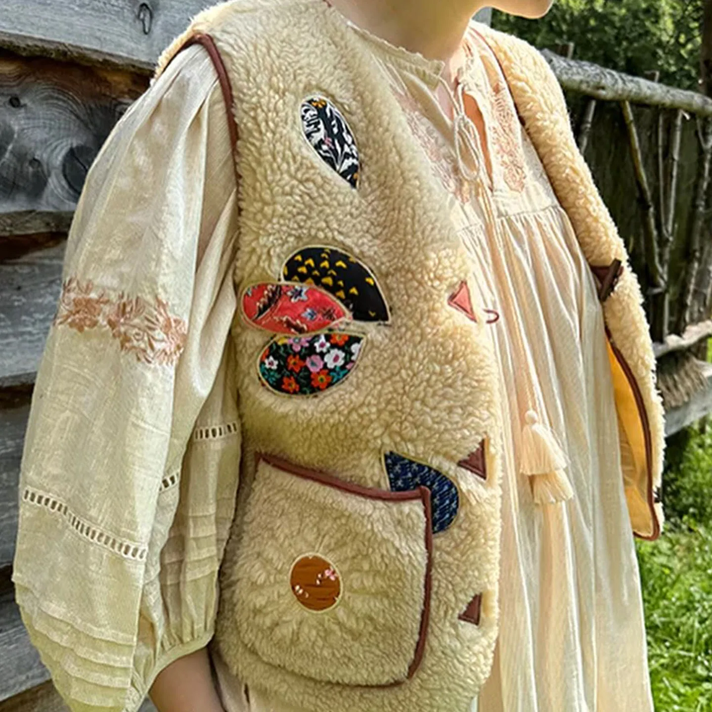 Women's Faionable Versatile Lamb Fur Vest Patchwork Embroidery Sweet Sle Commute V-ne Single Button Closure  Color