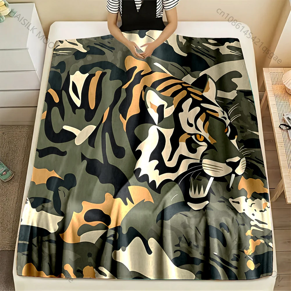 Multi-size Tiger and Camouflage Blend Pattern Blanket Flannel Material Soft Warm for All Seasons Home Outdoor Camping Picnics RV
