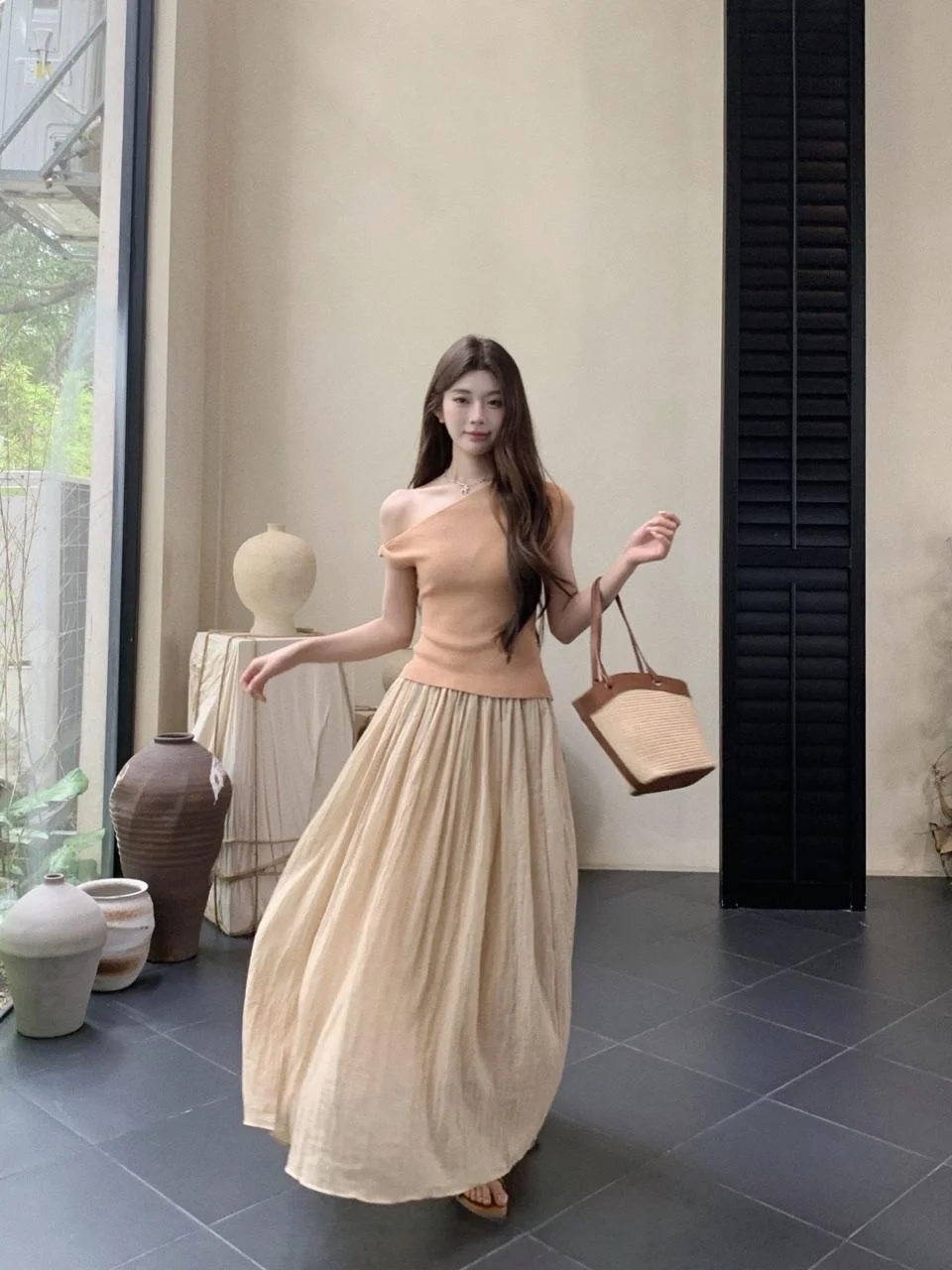 

Fashionable Knitted Set Women Summer 2026 New Style Shoulder Slanting Long Skirt with Pleats High Waist Comfortable Commute S...