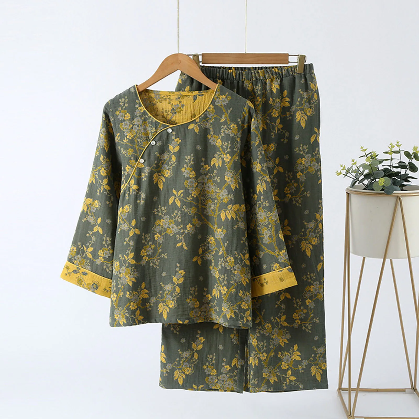 

Womens Traditional Jacquard Pattern Pajamas Outfit Loungewear Long Sleeve Pullover Shirt and Elastic Waistband Pants Homewear