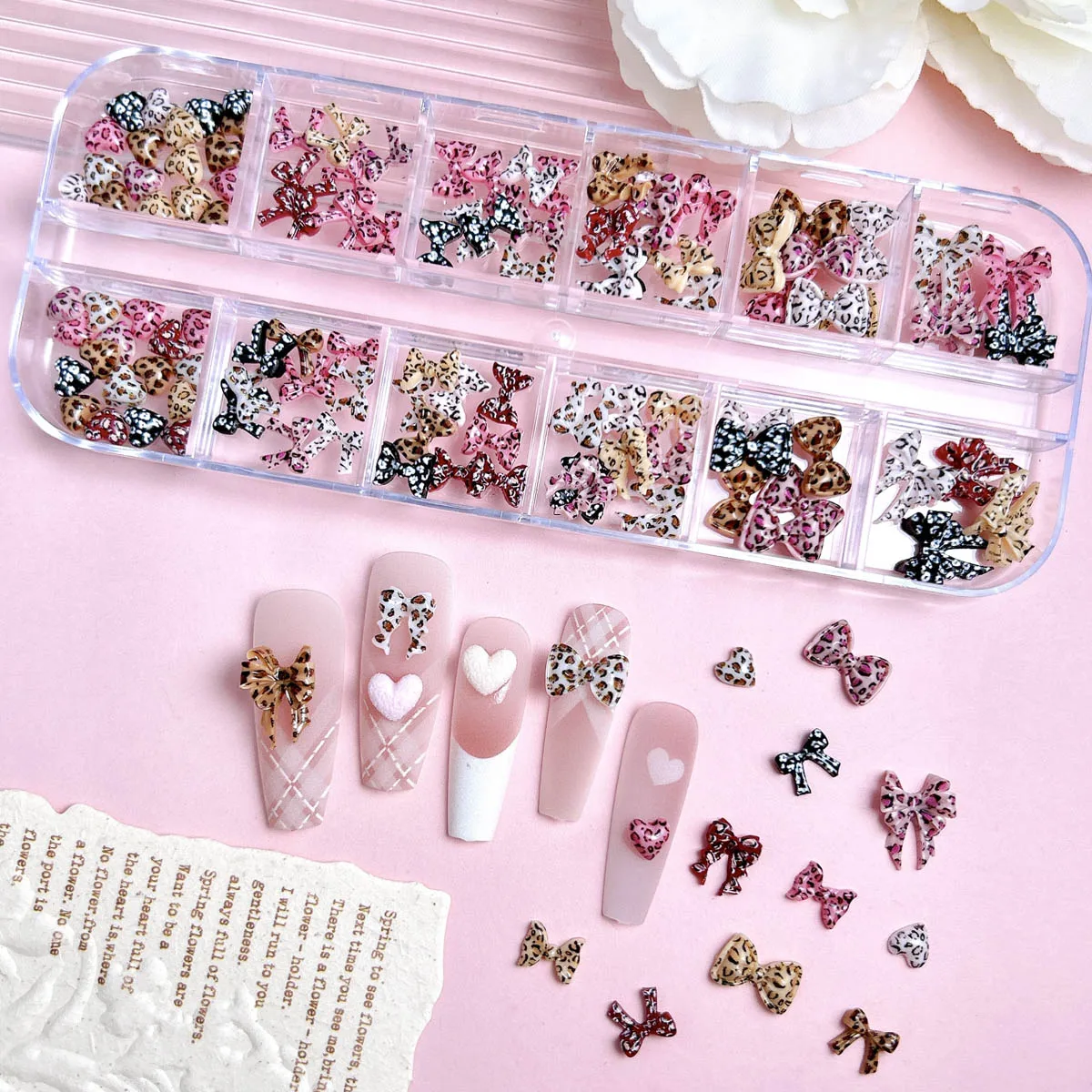 1 scatola di novità creativa stampa leopardo fiocco resina pendenti per unghie 3D di vendita calda dolce maculato cravatta cuore decorazioni per unghie unghie fai da te