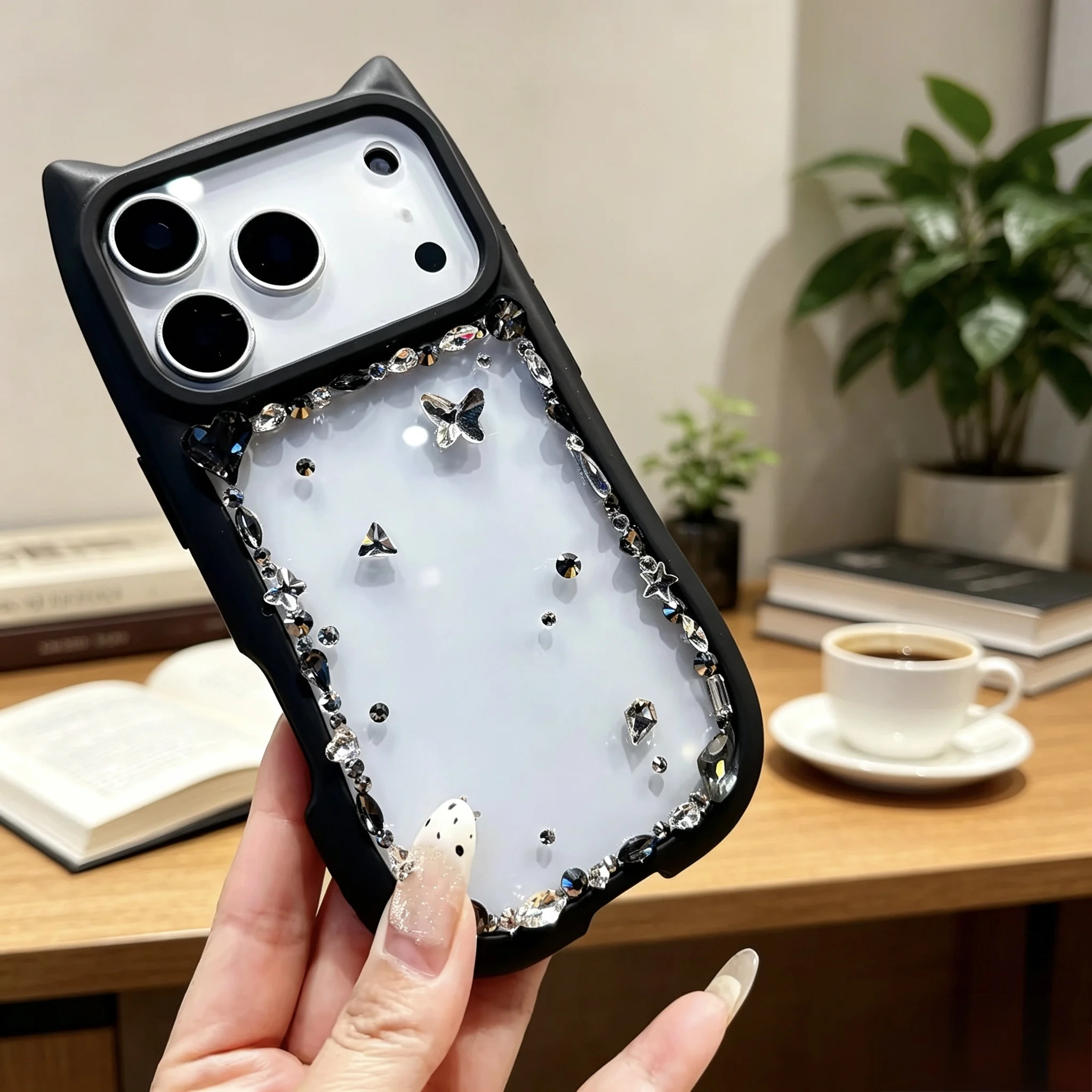 

Bezel-shaped phone case, cute cat ears black and white diamond-studded dazzling phone protection case, suitable for Apple phones