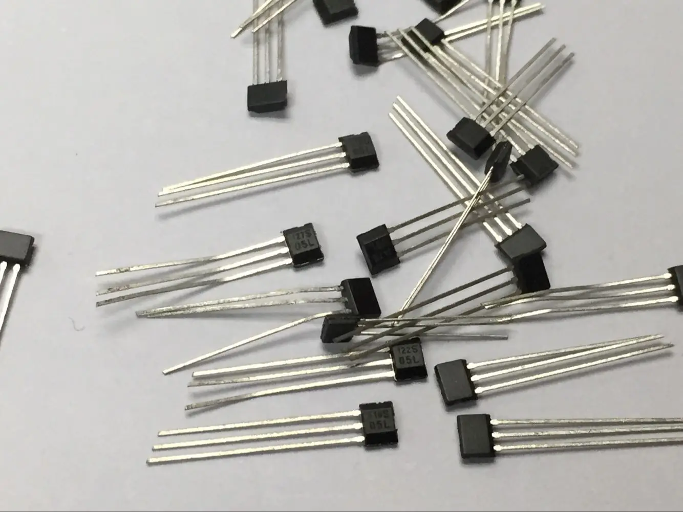 New 20Pcs/LOT TLE4905L TLE4905 MARKING 05L TO-92S