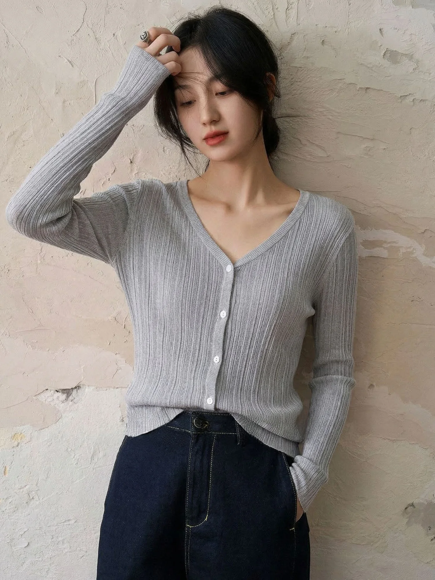 

Elegant V-Neck Long Sleeve Knitted Open Cardigan Women's Summer Loose Fit Slimming Casual Style Fashionable Knitwear
