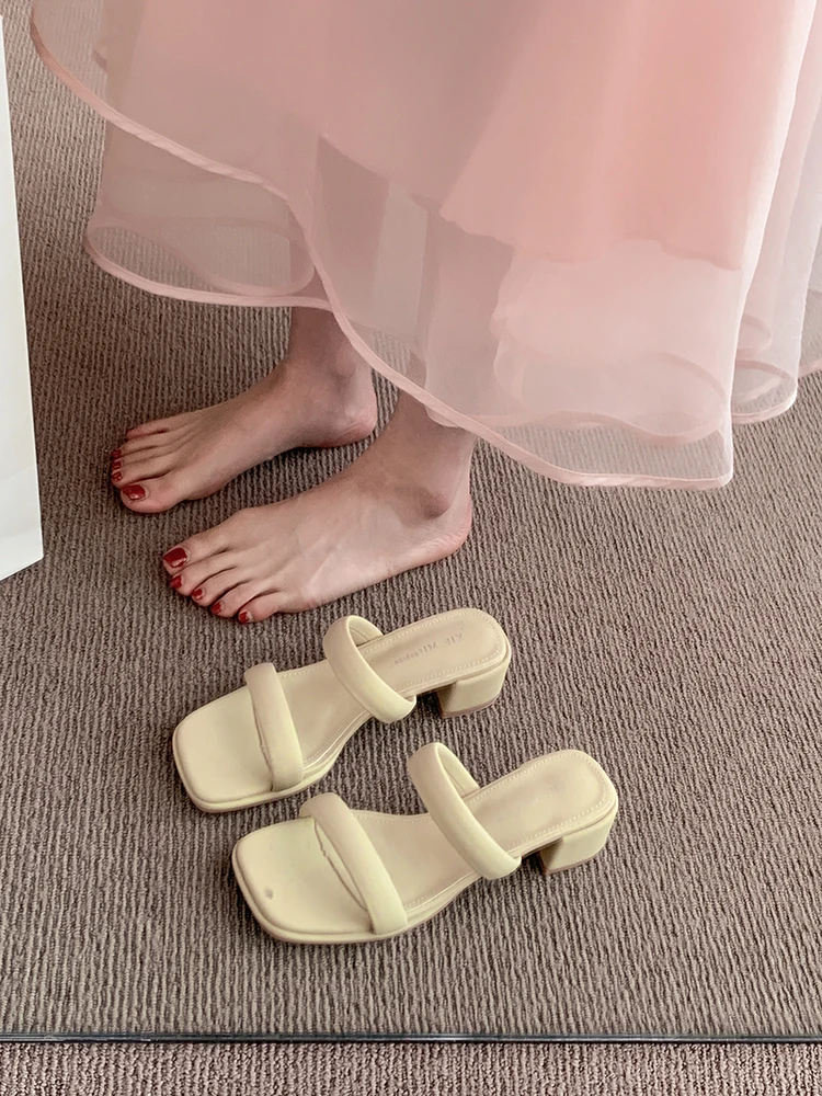 Outdoor Women's Slippers 2024 Summer New Square Toe Thick Heel Casual Sandals image 2