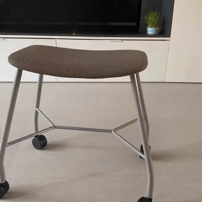 Simple Office Leisure Chair Movable Pulley Stool Creative Wheel Chairs Desk Dressing Stools Coffee Shop Restaurant Soft Chairs