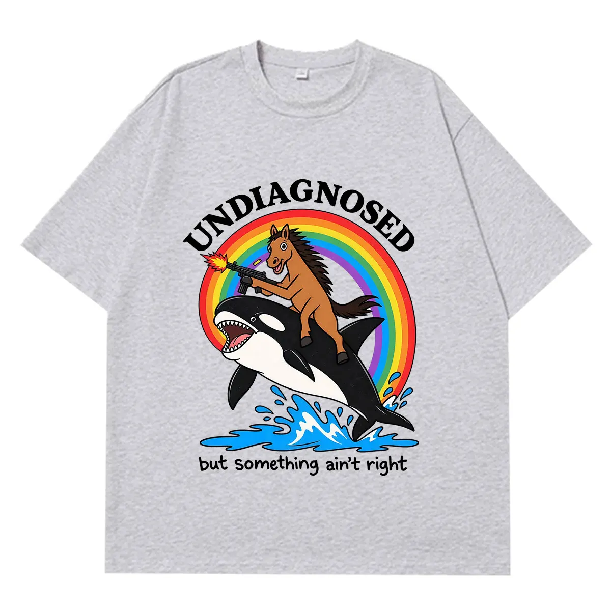 Unbehandelt, aber etwas stimmt nicht – Pferd mit Orca, lustiges Meme, T-Shirt für Männer und Frauen, modisches Kurzarm-T-Shirt aus Baumwolle, lässiger Stil. – Detail 4