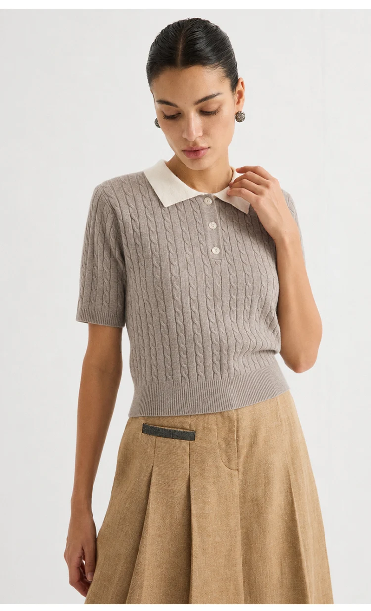 MZ62085 Damen-Pullover im Preppy-Stil mit Polokragen, Zopfmuster, kurzen Ärmeln, Kontrastkragen, Knopfdetails, Modal-Mischung, Oberteil für den frühen Herbst – Detail 10