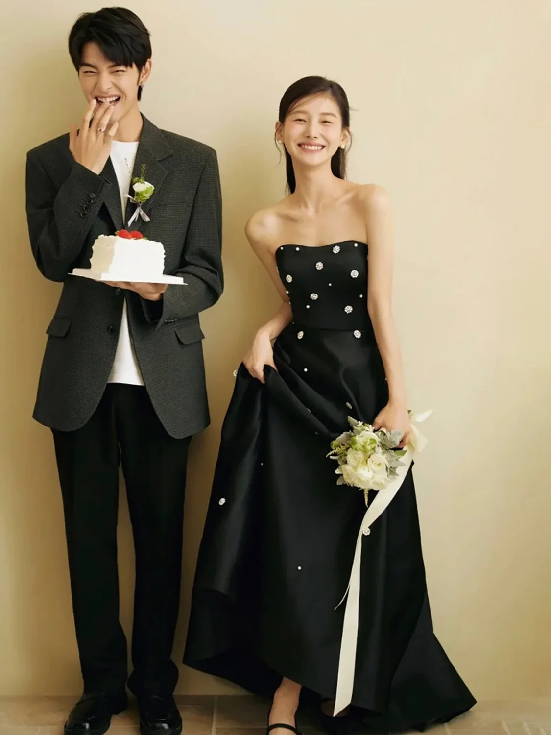 أسود 2025 فساتين زفاف خفيفة أنيقة جديدة للعروس بدون حمالات من الساتان على شكل حرف a فستان حفلات الزفاف Vestido De Novia Casamento