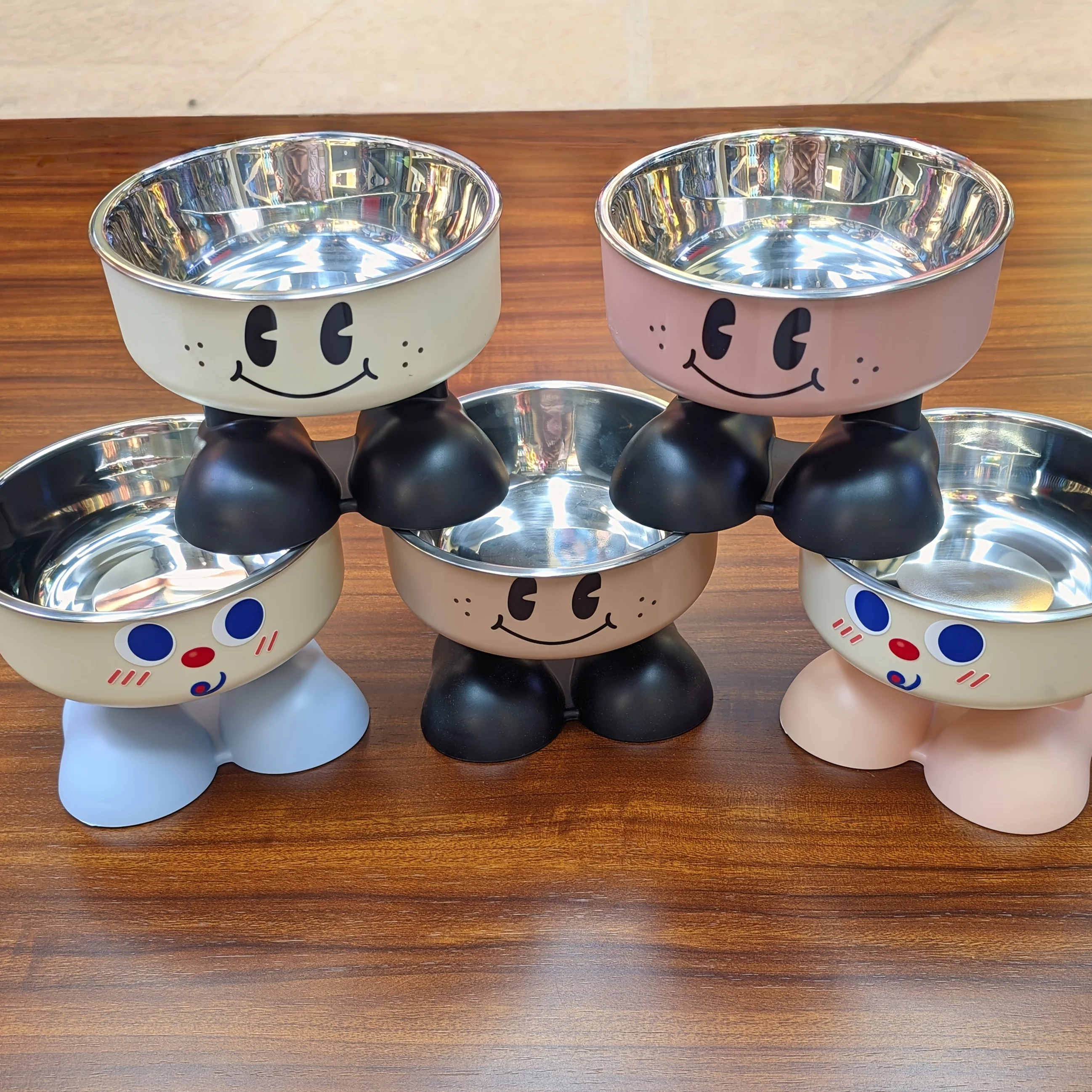 Smiley Cat Bowl – Anti-Knock Plastic Pet Feeder for Dogs & Cats, Neck Protection Design, Ideal for Desk Use