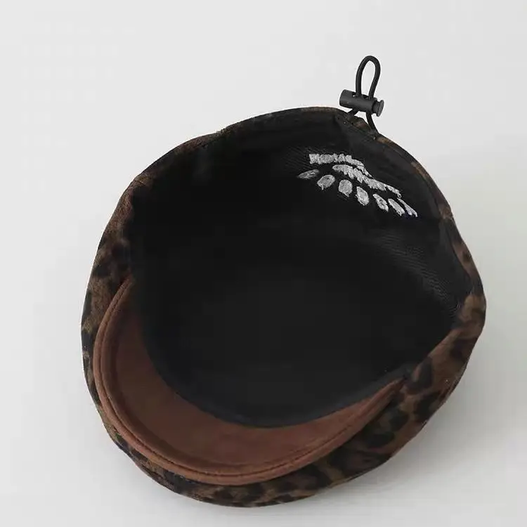 طفل بنين بنات ليوبارد القبعات 2025 موضة جديدة للأطفال النمط البريطاني قبعات INS التصوير الدعائم ربيع الخريف القطن قبعات البيريه