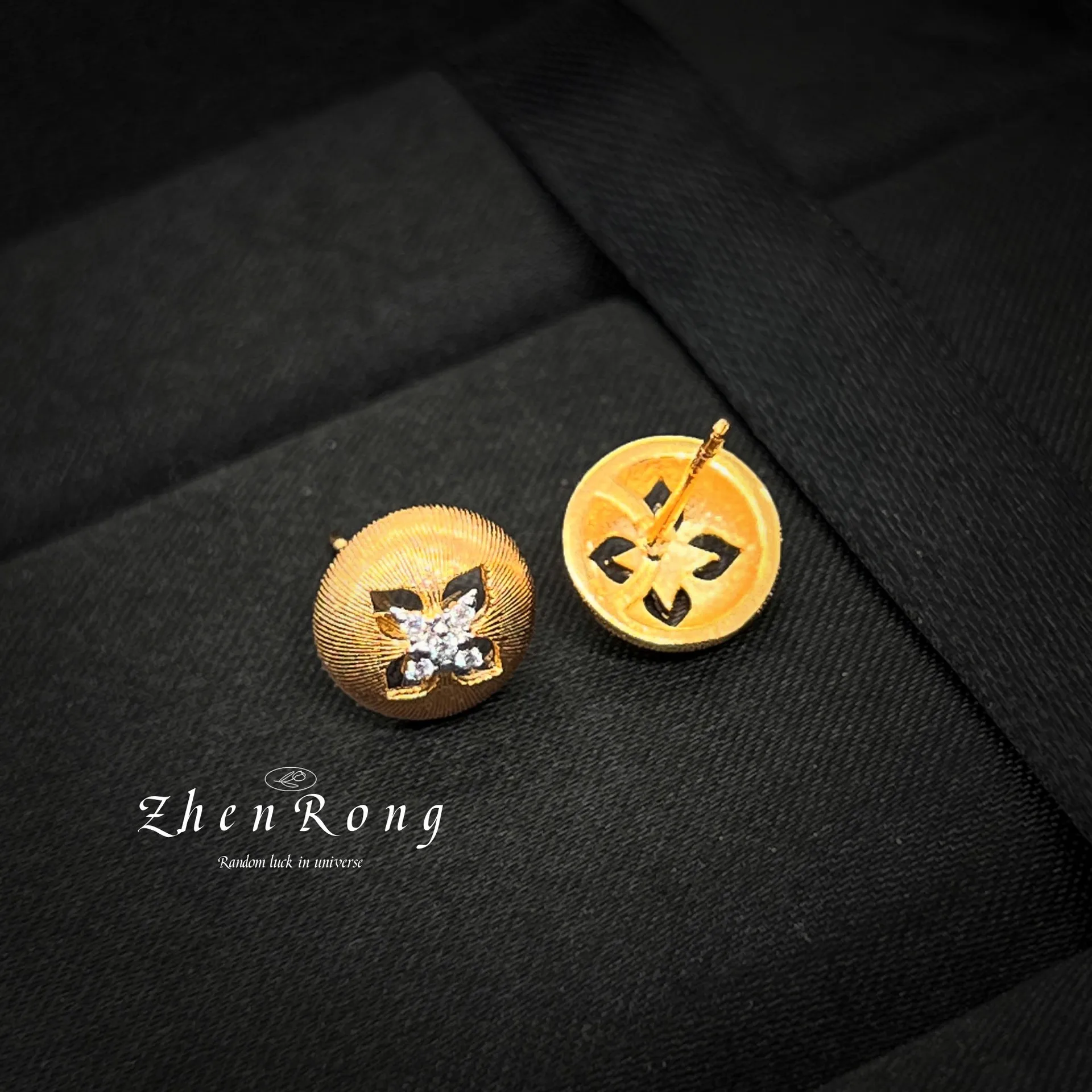 Luxury 18K Gold Plated Clover Earrings for Women Vintage Hollow Design Micro CZ Ear Stud Exquisite Banquet Party Jewelry Gift