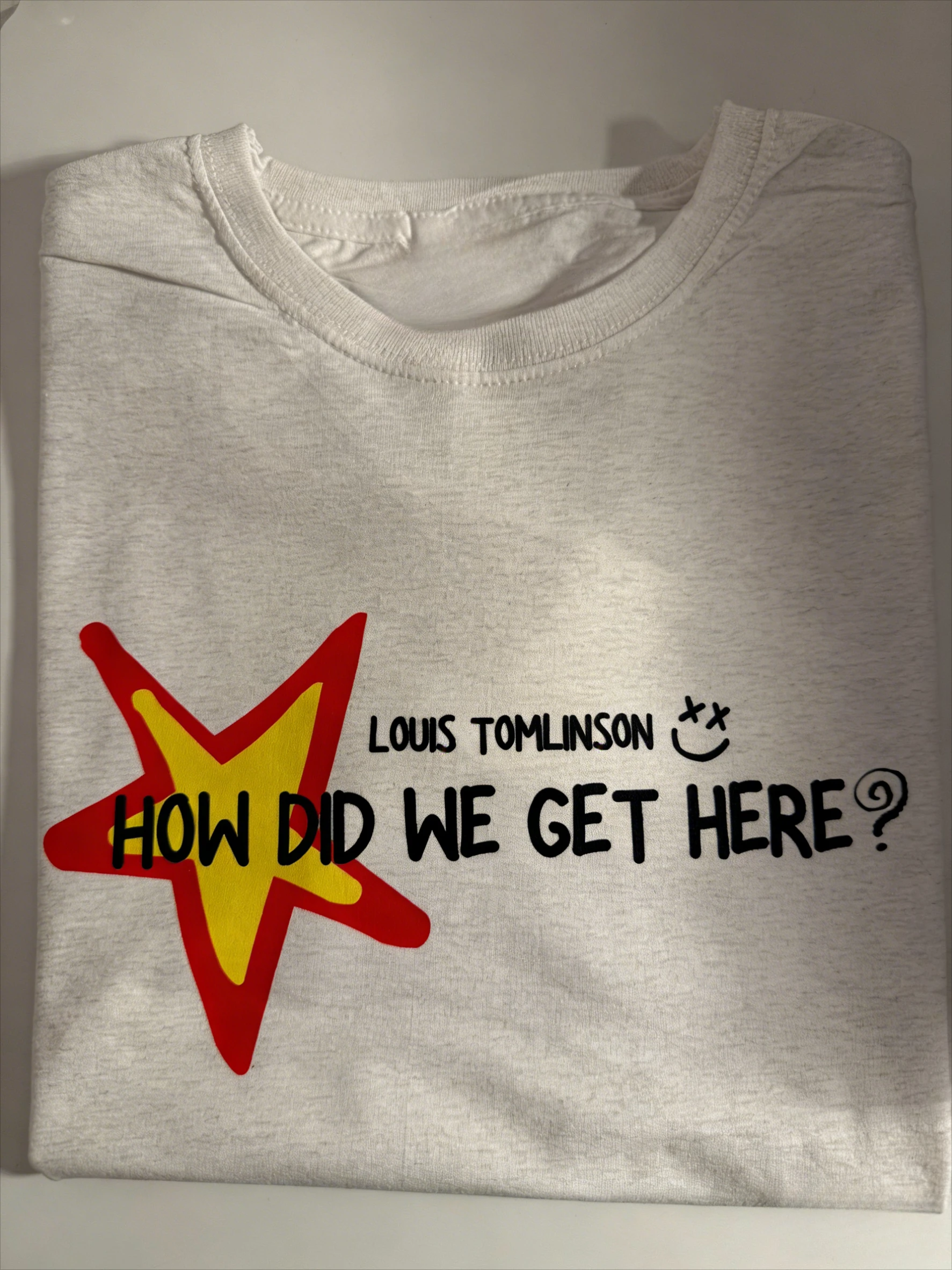 ¿Cómo llegamos a esto? Louis Tomlinson Camiseta de algodón unisex con gráficos HDWGH tour 2026, camiseta de manga corta con cuello redondo a la moda para verano