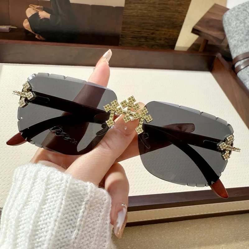 

Rimless Diamonds Rhinestone Decorative Sliced Sunglasses for Men Women Fashion Elegant Outdoor Street UV400 Sun Glasses Eyewear