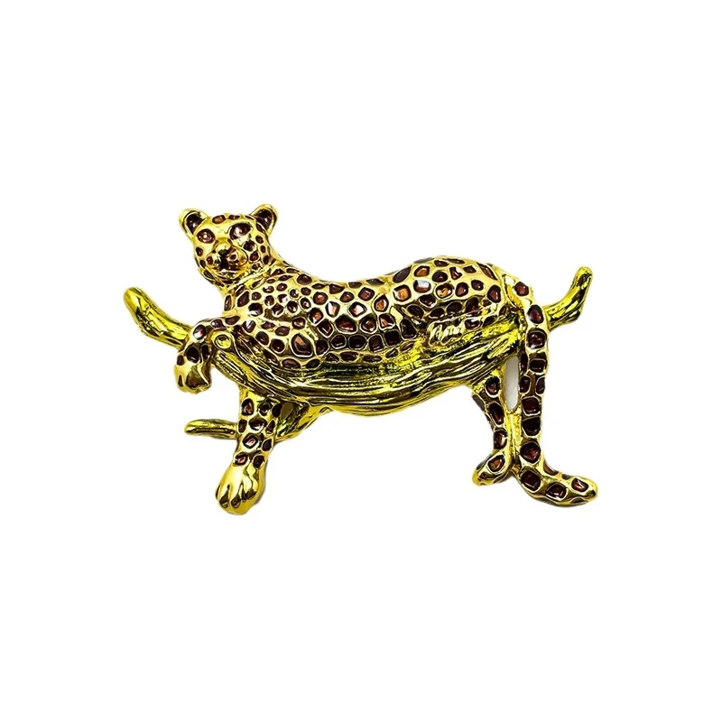 Premium Alloy Leopard Brooch Exquisite Craftsmanship Secure Closure Design Elegant Embellishment For Adults