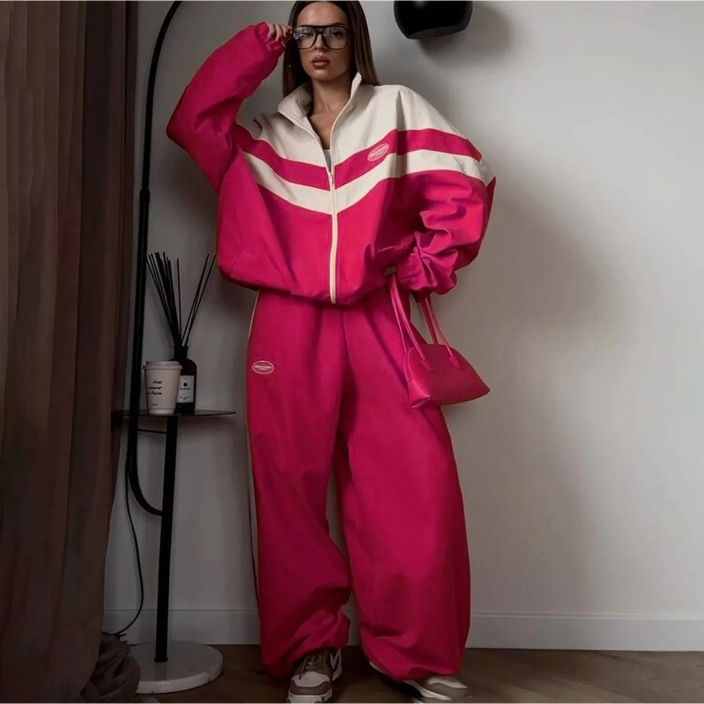 

Американский уличный стиль: комплект из куртки с отложным воротником и брюк, с длинными рукавами, цветными вставками, воротником-стойкой, манжетами на брюках, повседневный спортивный костюм