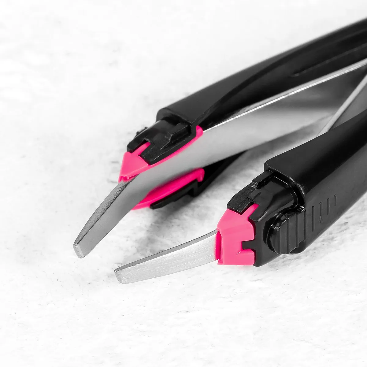Stainless Steel Automatic Eyebrow Tweezers Compact Modern Design for Effortless Precision Hair Removal Eyebrow Tweezers