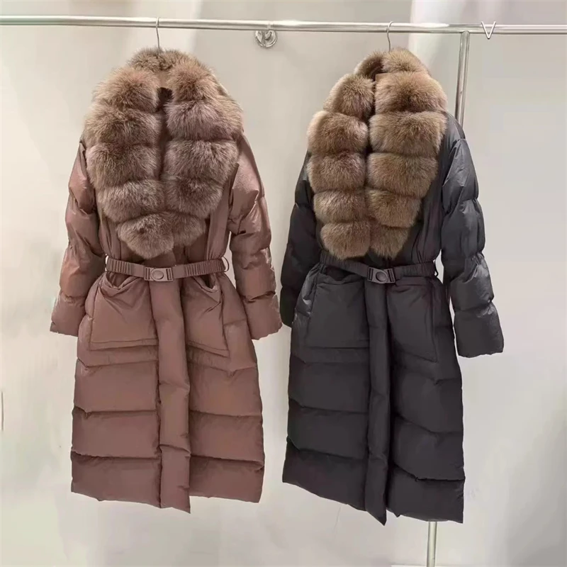 2025 Inverno delle nuove donne grande collo di pelliccia di volpe addensato caldo al ginocchio piumino d'oca moda di alta qualità piumino di media lunghezza