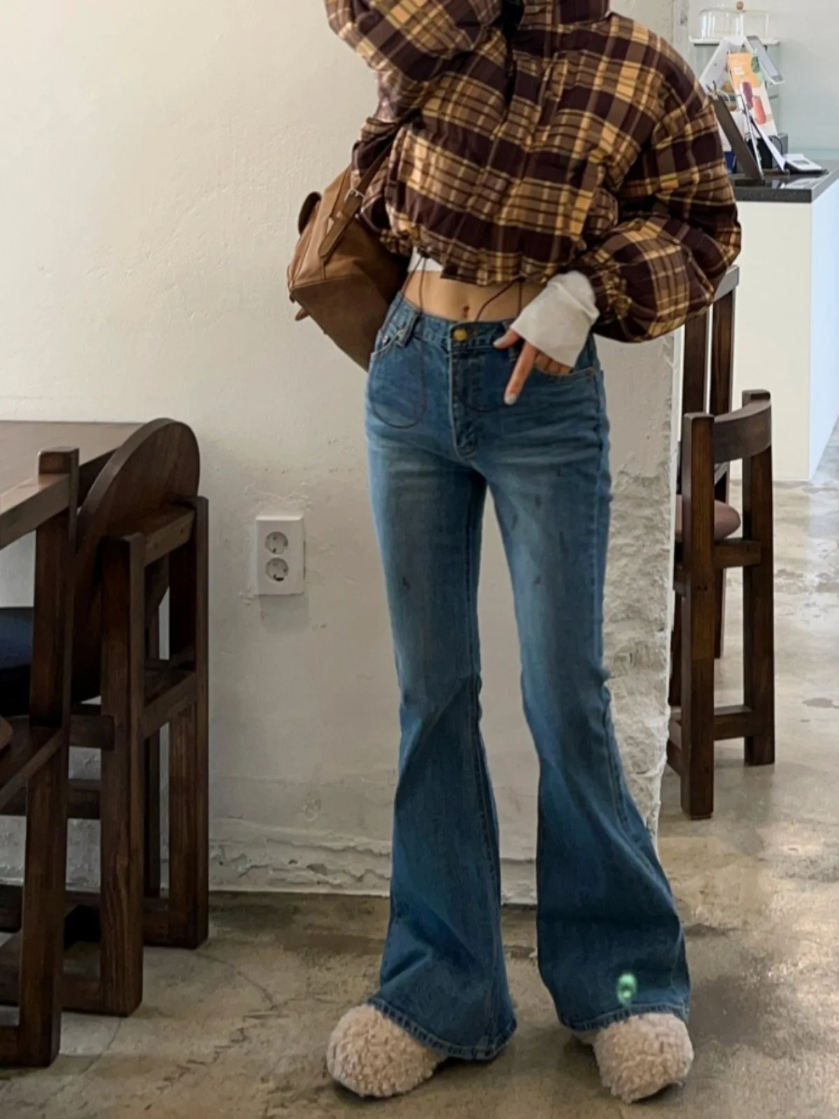 하이웨이스트 슬림 벨보텀 청바지 여성 시크 패션 젊은 감각의 롱 팬츠 봄 신상 우아한 바지 캐주얼 스타일