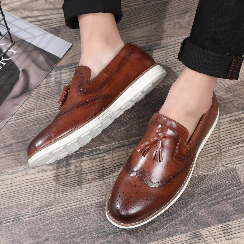 Men\'s Casual Business Leather Shoes Men Fashion Tassels Loafers Mens Classic Retro Brogue Shoes Light Outdoor Driving Flats