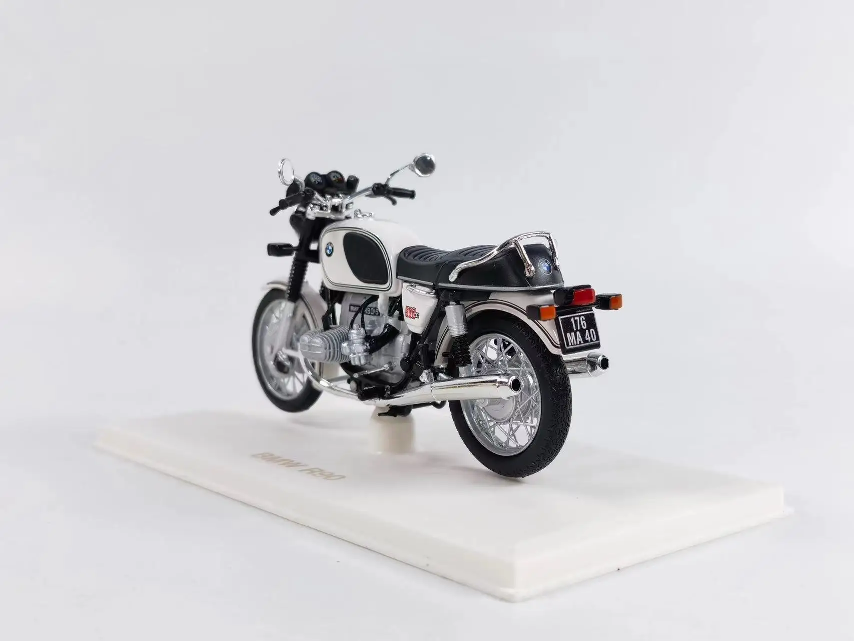 New Special Price Die-casting Metal 1/18 Rare German Classic R90 Motorcycle Model Toy Furniture Display Collection Toys Children