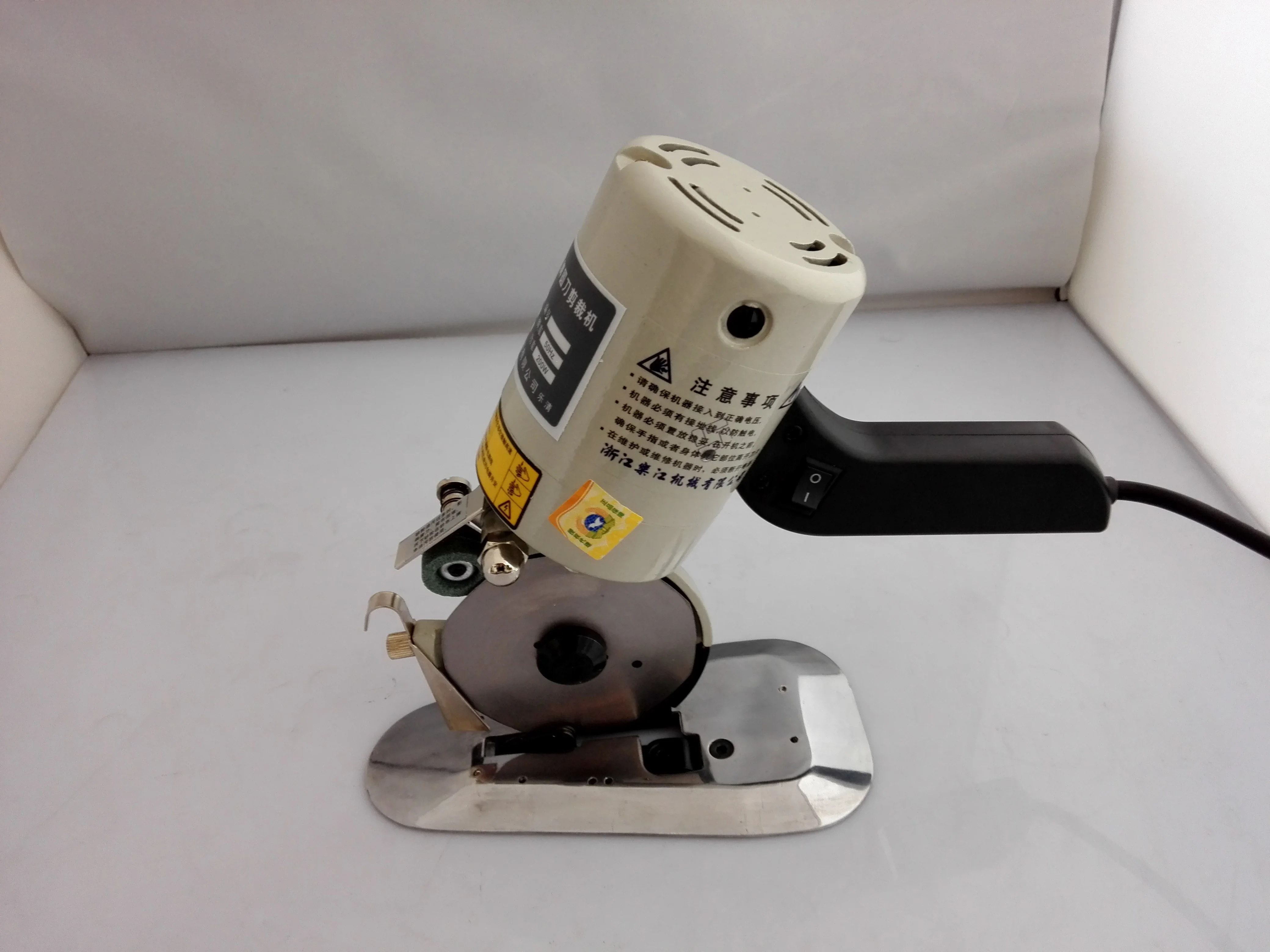 

YJ-90B type Electric Cloth Cutter Fabric Round Knife Cutting Machine Blade Diameter 90mm , Carpet floor mat leather cutting